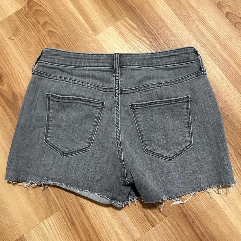 Universal Thread Shorts - Picture 2 of 3